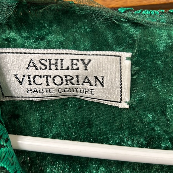 PROM DRESS - Picture 2 of 5